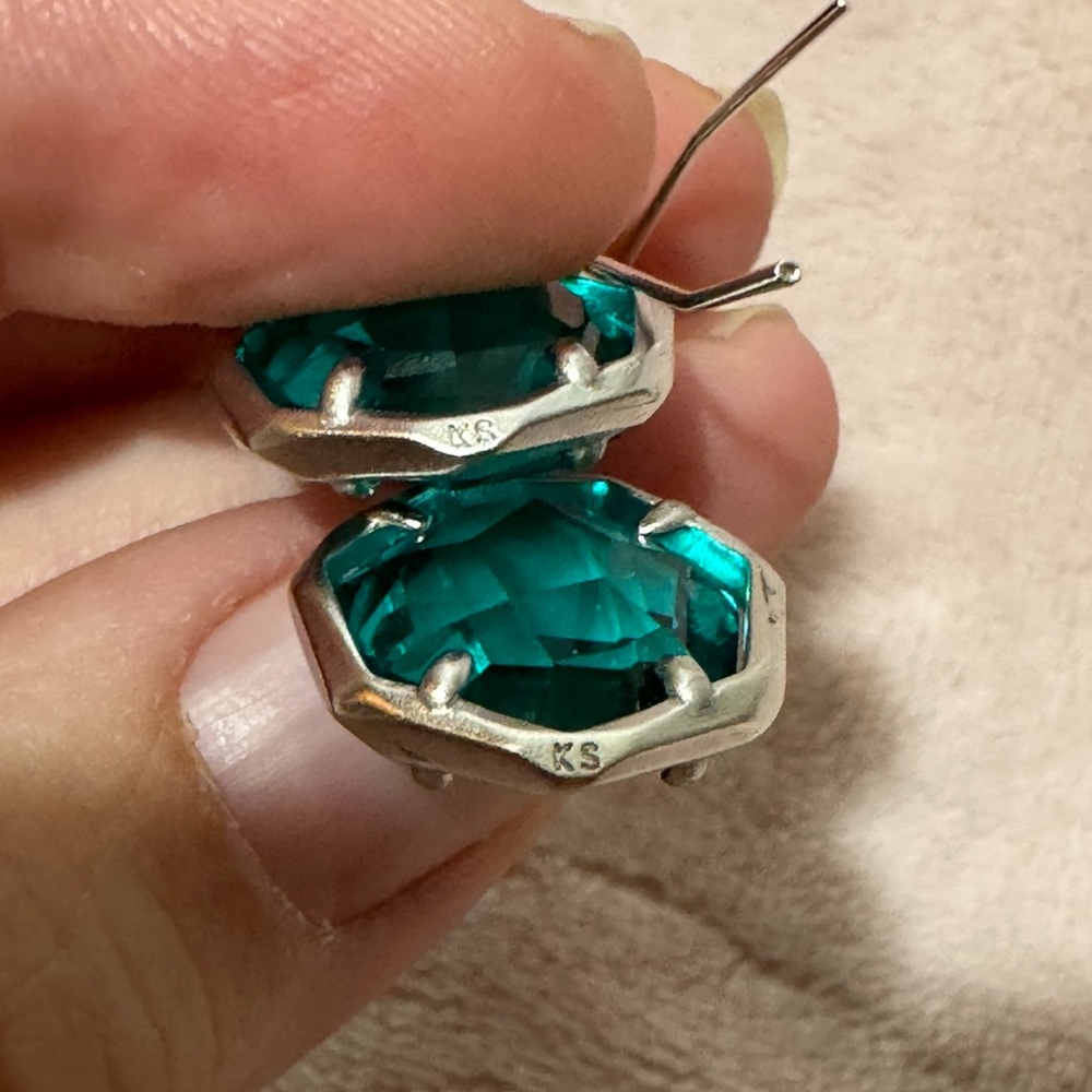 Kendra Scott Cynthia Gold Earrings in London Blue - Picture 8 of 9